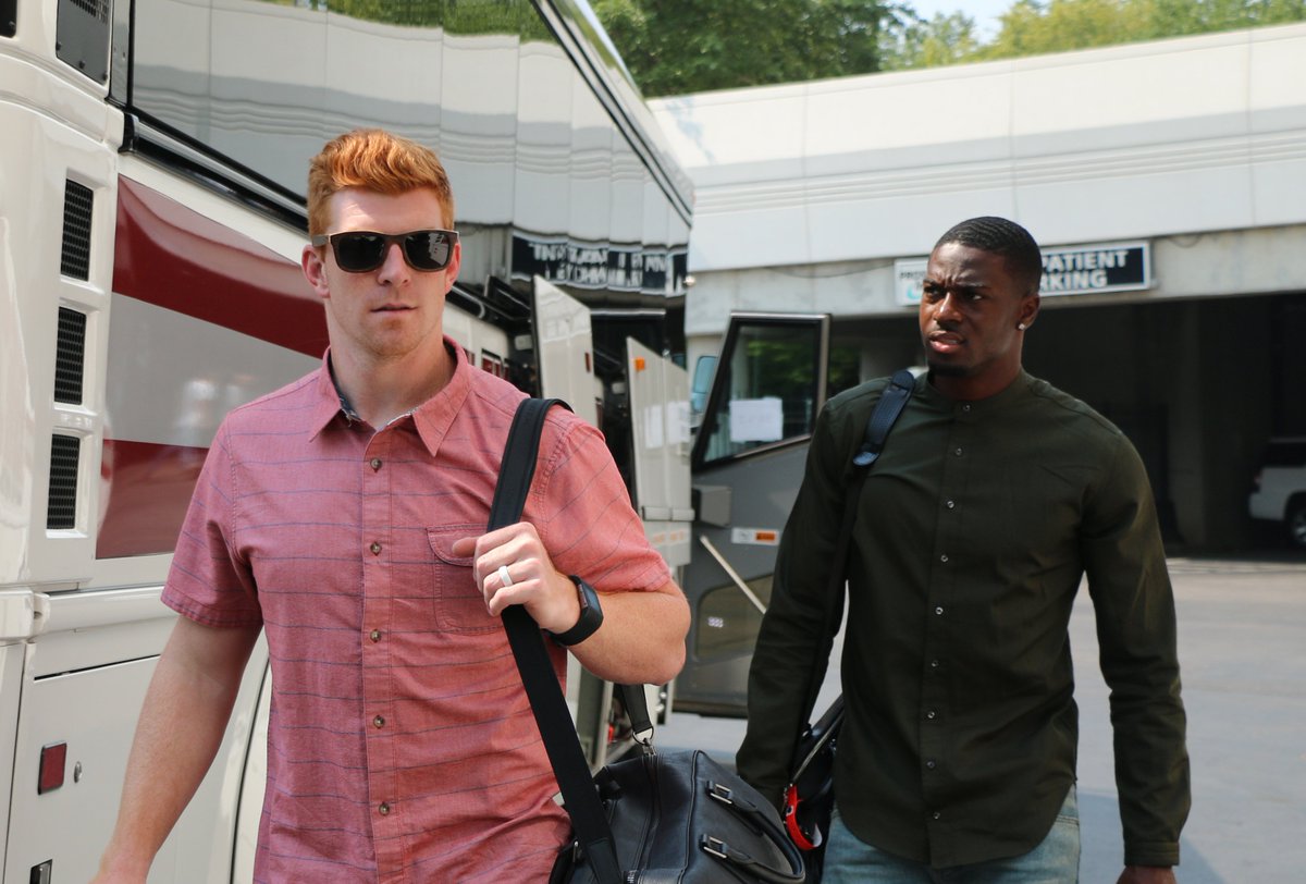 #NationalSunglassesDay 😎 https://t.co/YIX94XjaEW