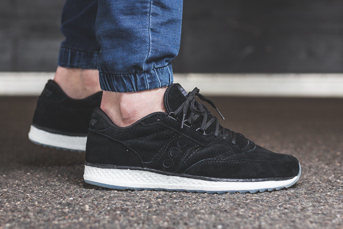 saucony freedom runner black