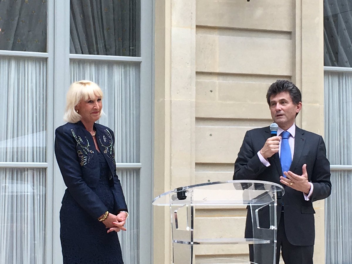 Toute la famille de coeur et d'#AXA présente pour honorer <a href="/cath_aragon/">Aragon Catherine</a> ce soir. Récompense méritée pour une femme d'exception 👏👏👏💃