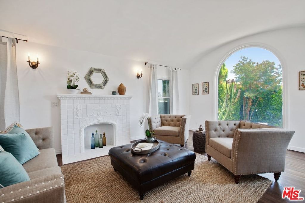 AptTherapy's tweet photo. A Bright and Beautiful Spanish Tile Home for $700K in L.A. — Property Crush https://t.co/frGzhS2rPj https://t.co/WdSJFwDKSz