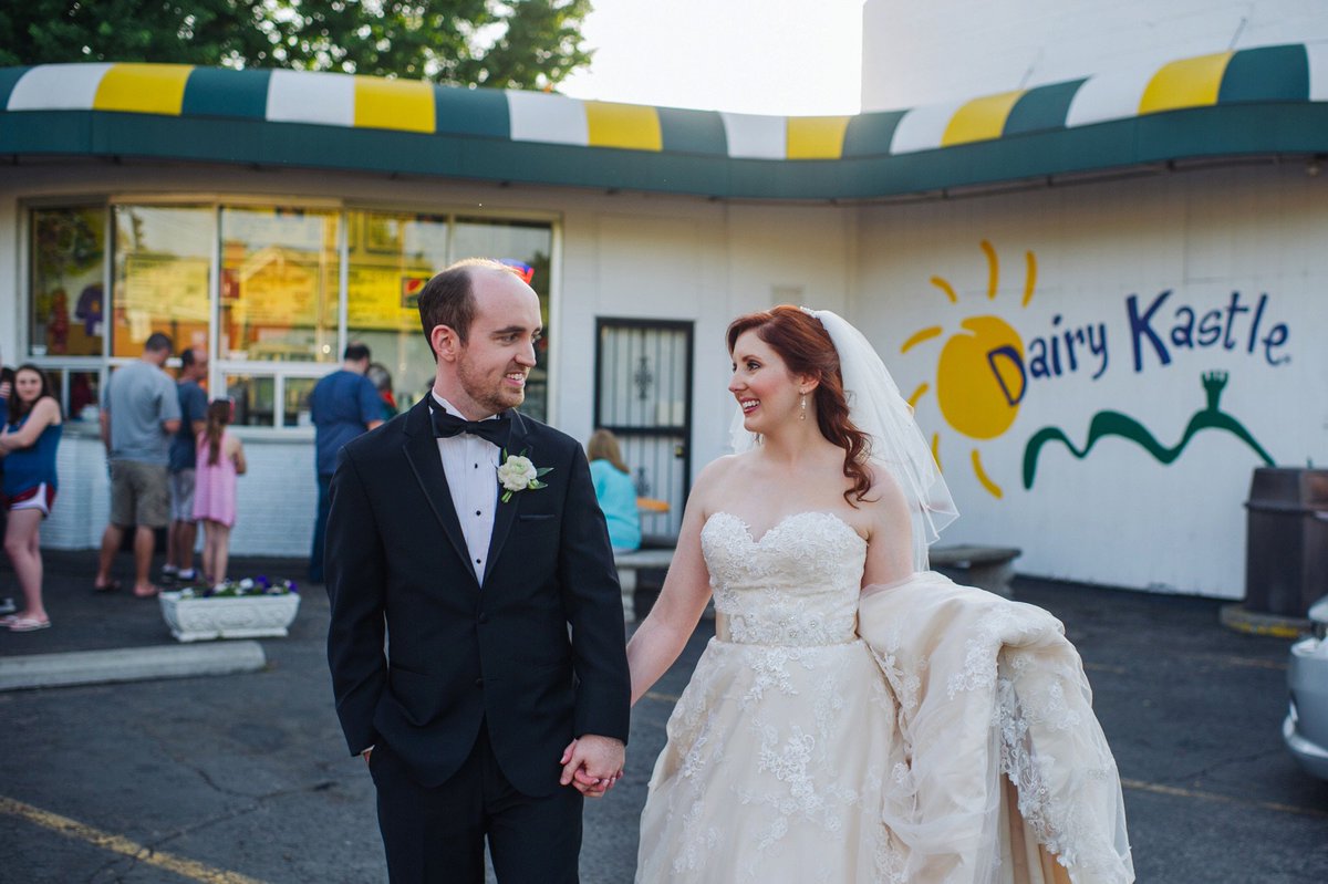 DairyKastle's tweet photo. Congratulations to the happy couple! https://t.co/PcAoQ4gQPU