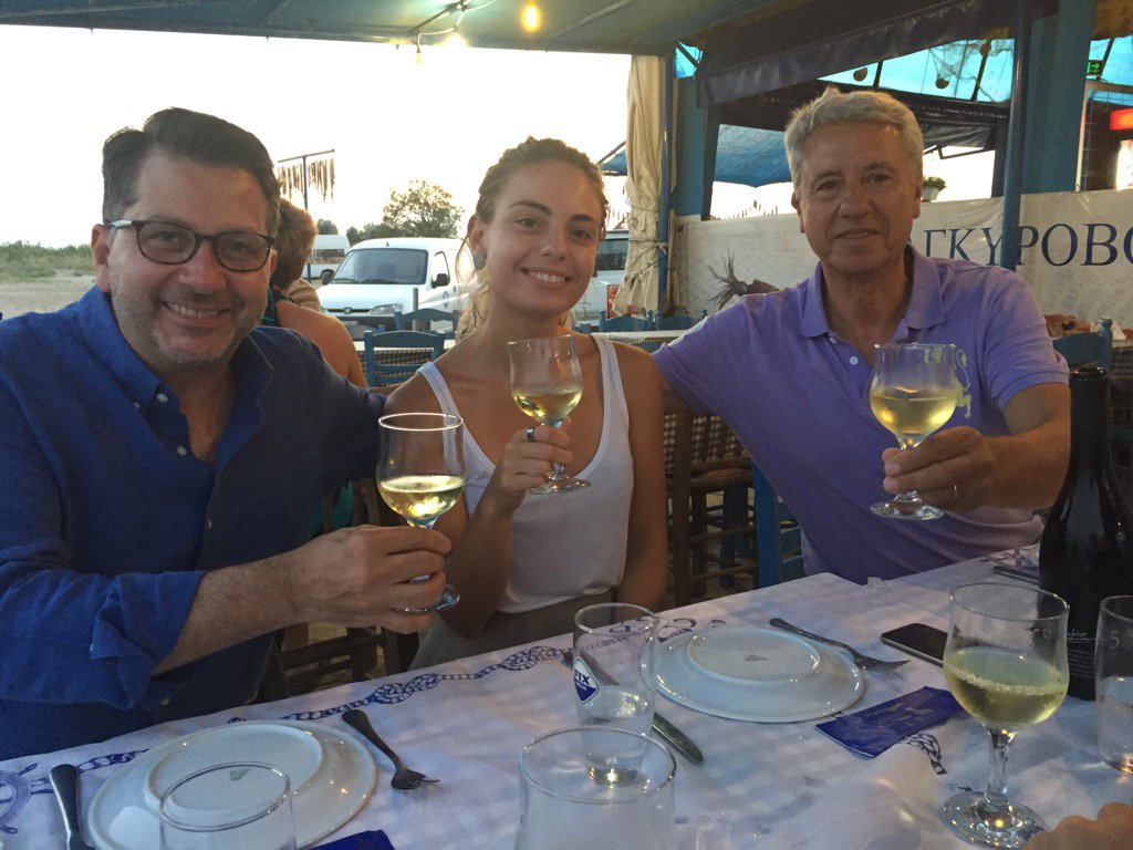 Wines of Epanomi sunset dinner at the beach!@ktimagerovass <a href="/DrinkGreekWine/">Wines of Greece</a> <a href="/CavaSpiliadis/">Cava Spiliadis Collection</a>