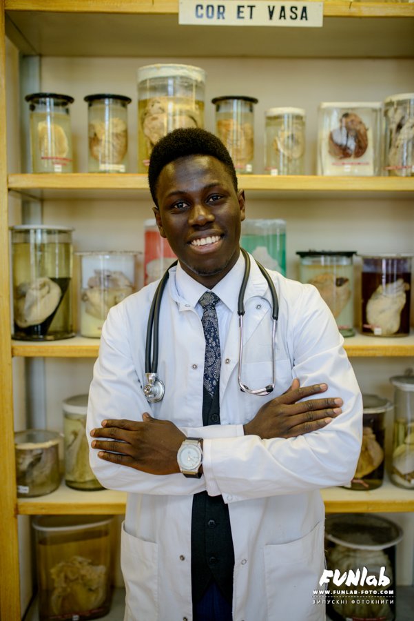 sirveto's tweet photo. 2007: Lost my Father
2014: Lost my Mother
2017: Confirmed that I didn't lose my dreams.
Now a Doctor
#ButNotOrphaned
#YourDreamsAreValid https://t.co/7lUbmNvFLF