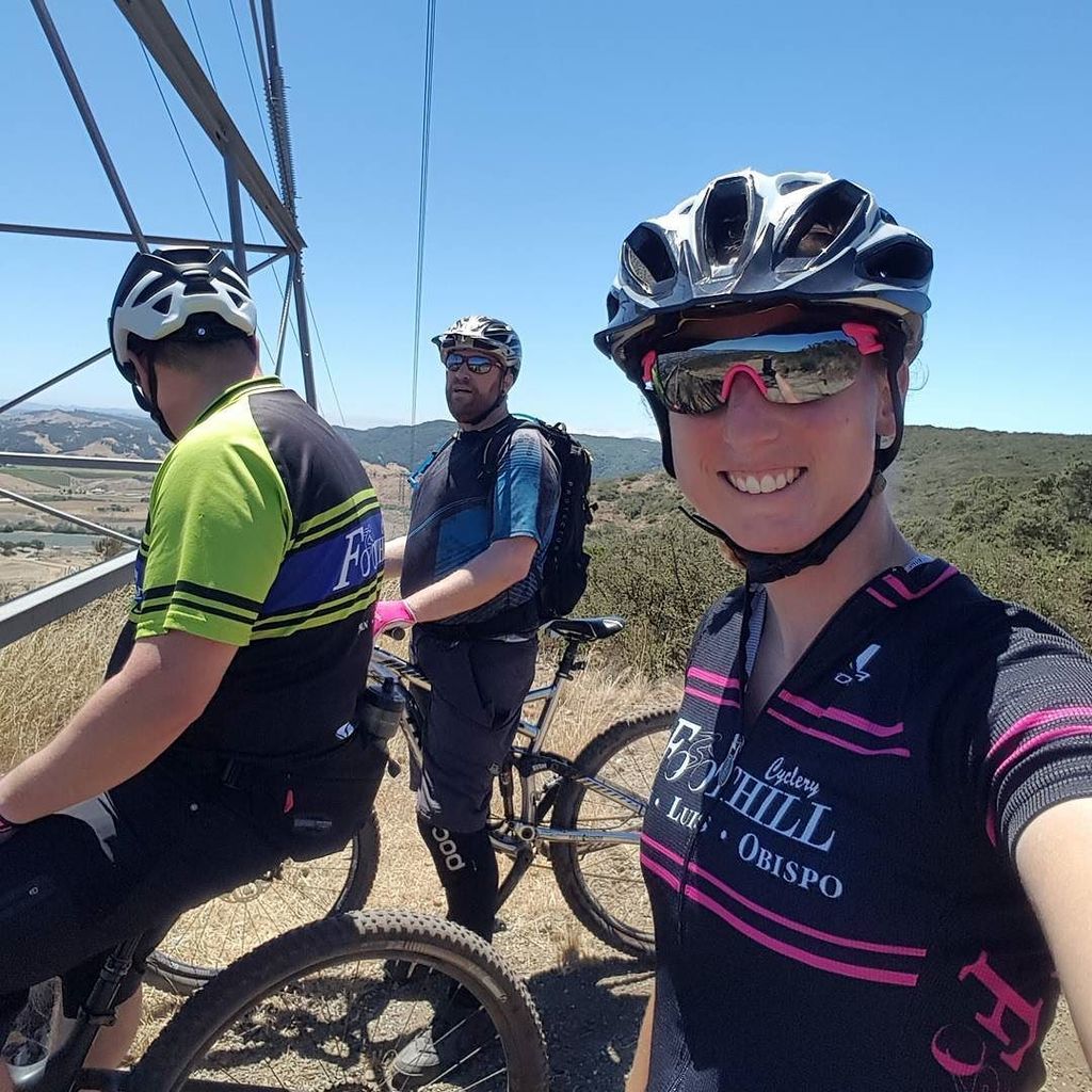 ChristieRohara's tweet photo. Riding with the boyz! #irishhills #hot #foothillcyclery #trekbikes #mountainbikes #mtb #yaybikes #sun #getoutside … https://t.co/uvSqc3fRrd https://t.co/Effg2CXTmq