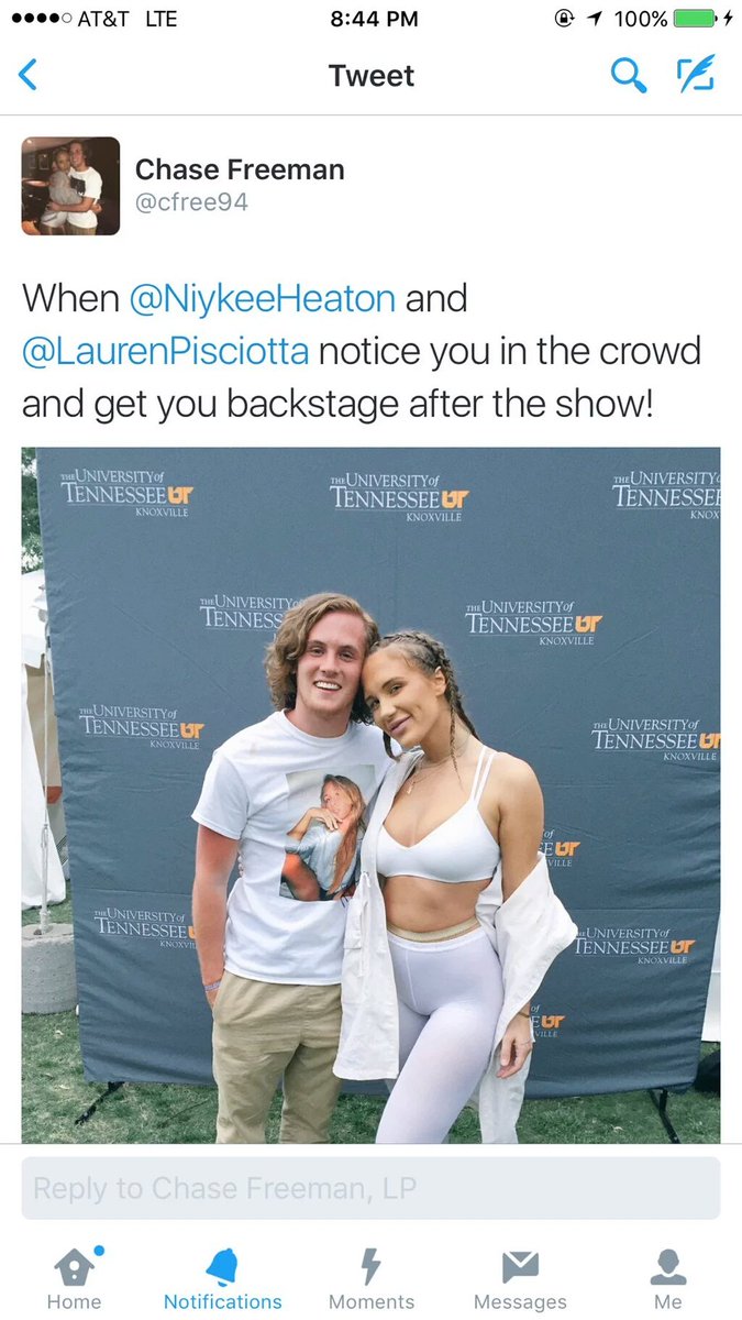 NoeLopezs2's tweet photo. Estoy feliz de tenes estos fans que viajan desde lejos solo ver 30 min de mi presentación 💜 https://t.co/esEaxojr4t