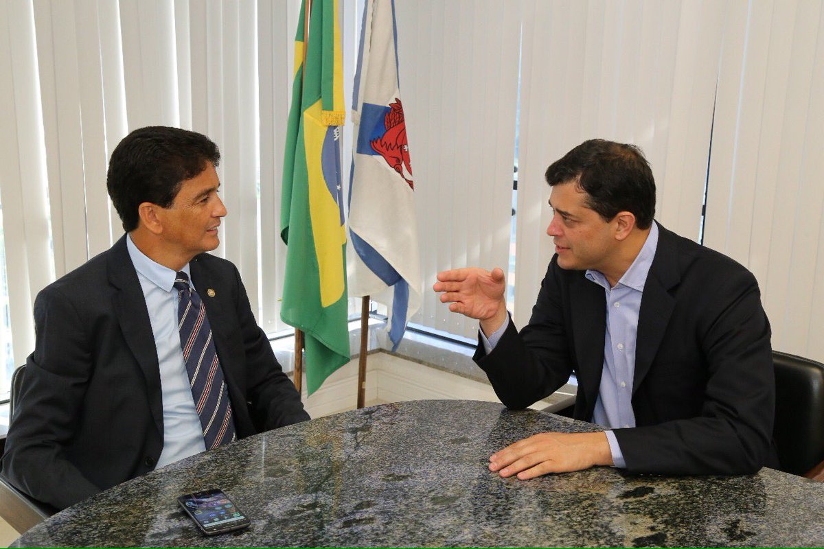 indio's tweet photo. Craque no futebol e na política: @bebeto7 esteve comigo, na #SMUIH, para conhecer minha proposta sobre segurança. https://t.co/9c6yZe65qc