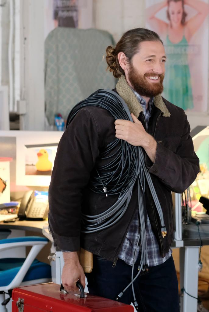 downwarddog_abc's tweet photo. Here's a first look at the one-hour season finale of #DownwardDog TONIGHT at 10|9c! https://t.co/P3ovj5vcFG