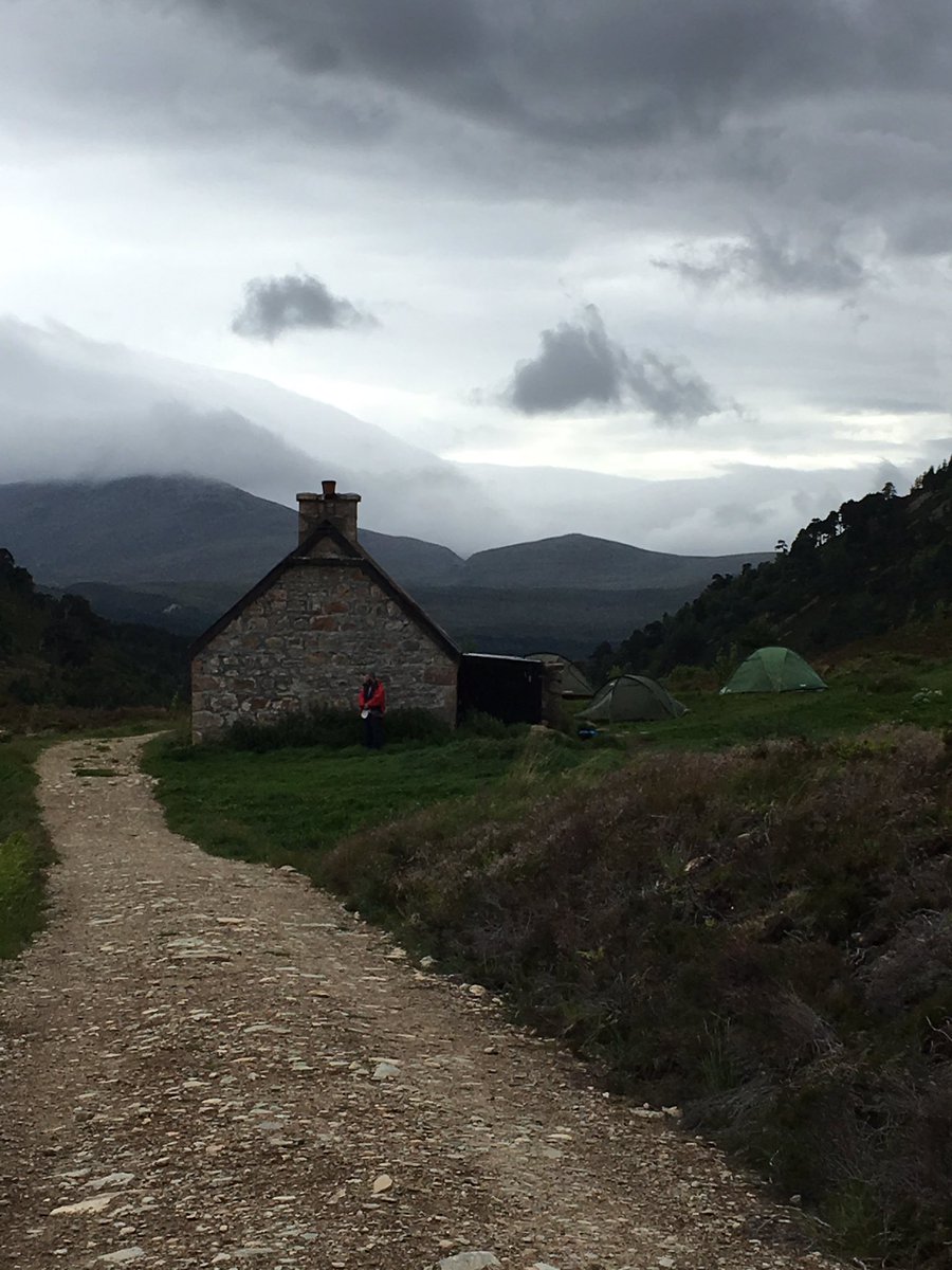 beeslackdofe's tweet photo. Home for tonight. Tents up food on. #happycampers#warmanddry#nomorewalkingtoday https://t.co/eaLmAbfdXp