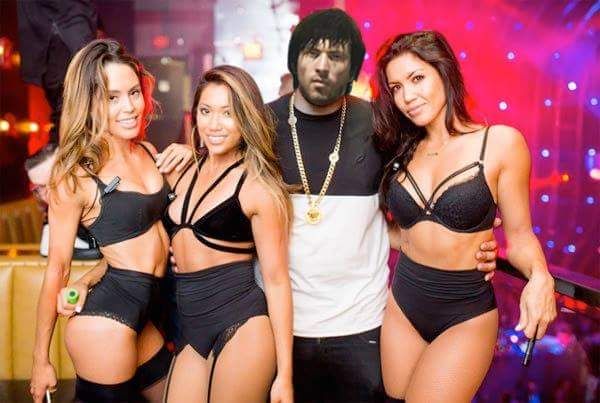 El DFC/CB del América se va por aparte y está mañana sale en la portada de playboy,@MVPZOZA,que tiene que decir sobre está revista?,Rumores?