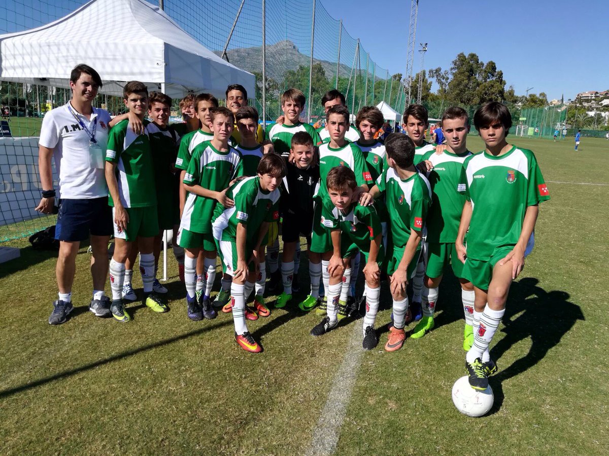 rradarve03's tweet photo. Primer dia en la #IberCup :

Pozuelo 4-1 Pevidém SC
Pozuelo 2-0 Costa Unida CF

Enooormeeess !!! 💪🏼💪🏼💪🏼 @Cfpozuelo https://t.co/aBgNOPcsmD