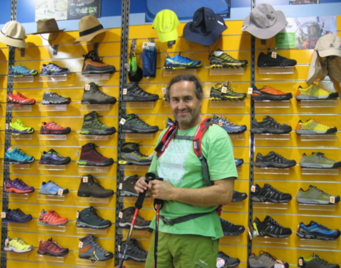 igbolea's tweet photo. Las grandes superficies han golpeado duro a la tienda de deportes de Diego Mostazo, que siempre se ha levantado https://t.co/J8drQelKQd https://t.co/7TdOvwGZOl