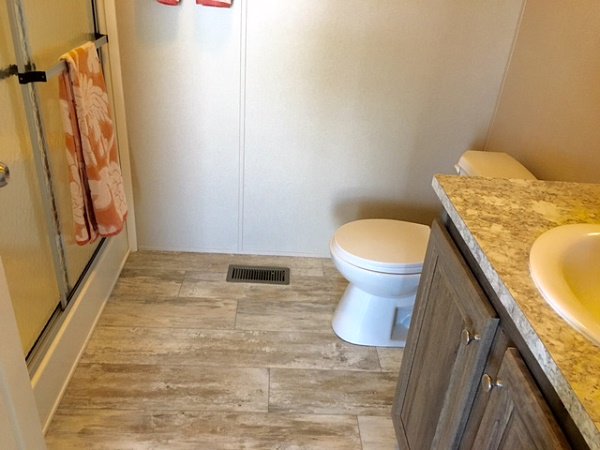 qhomes's tweet photo. Beautiful new #Clayton model home at Stratford Villa! Only $59,900! @claytonhomes https://t.co/1oTVxUtPnh