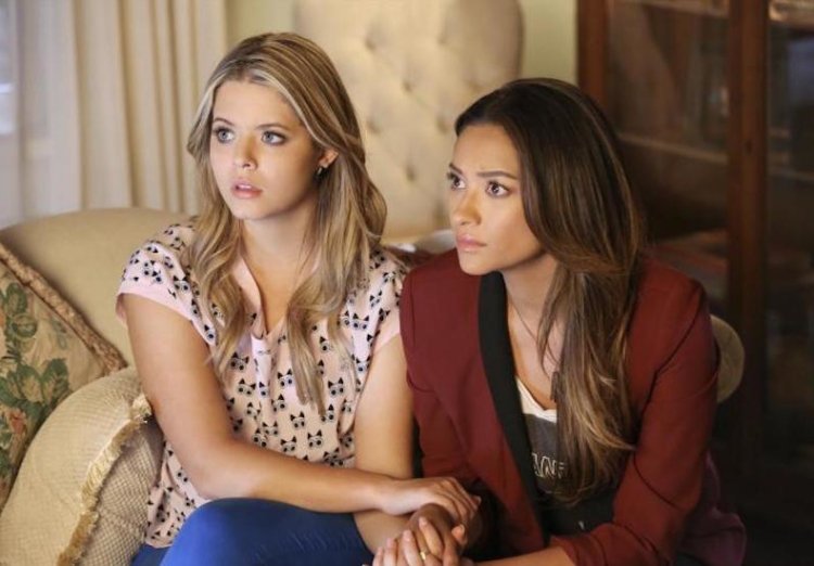 BuddyTV_PLL's tweet photo. 🚨 Spoiler Alert ‼️ Tune into the Finale tonight at 8/7c https://t.co/adPCJJTQIQ https://t.co/22Qg7toVe7