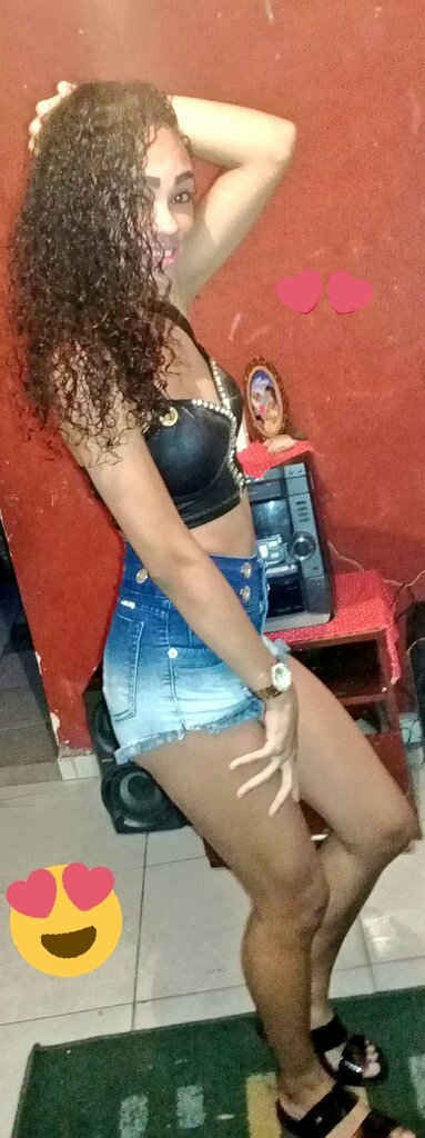 EstherAlves__'s tweet photo. ' Ella Sorriu Porque Cansoou De Chorar, Prometeu Para o Cooração Nunca Maiis Se Apaixonar." 💭🍃

#BoaaTardinhaa!😊😘😍😎 https://t.co/bdZNmUhI8D