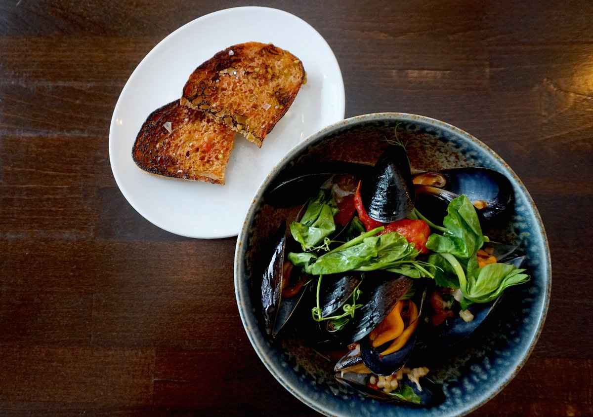They're back! Be sure to order a bowl our our Hope Ranch Mussels with pane con tomate on your next visit. #unionpasadena #pasadena #eeeeats