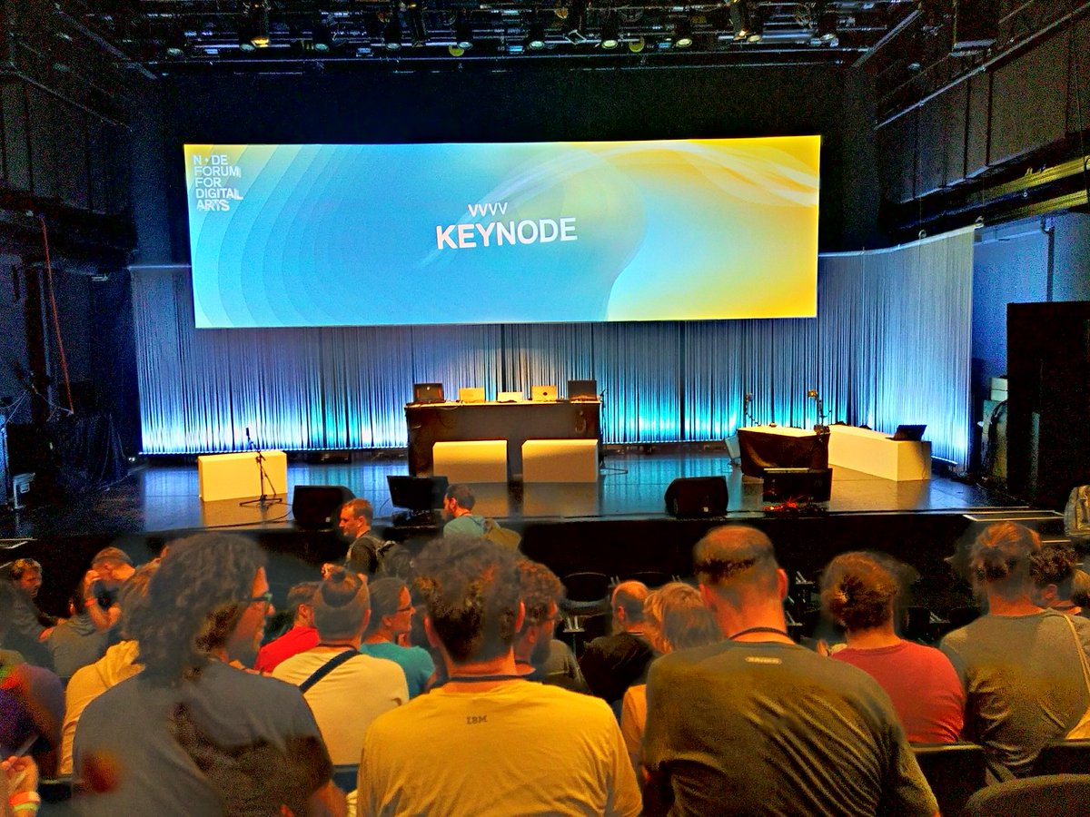 hputzek's tweet image. #vvvv #Keynote is about to start! 😎 #NODE17
