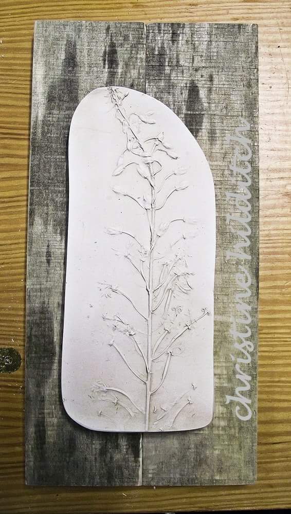 c_hilditch's tweet photo. Playing around with some plaster casts and #pallet wood. This could work quite well. #workinprogress #mummyartist #BrawThings https://t.co/Wm8WMEf7zc