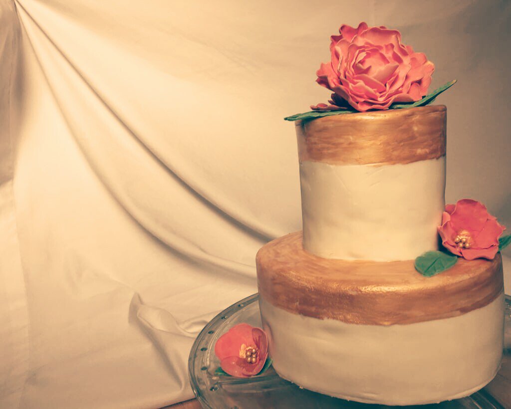 thatsweetbite1's tweet photo. Tried out this trend for a wedding cake design🍰🍴 https://t.co/4KKzYThYeY