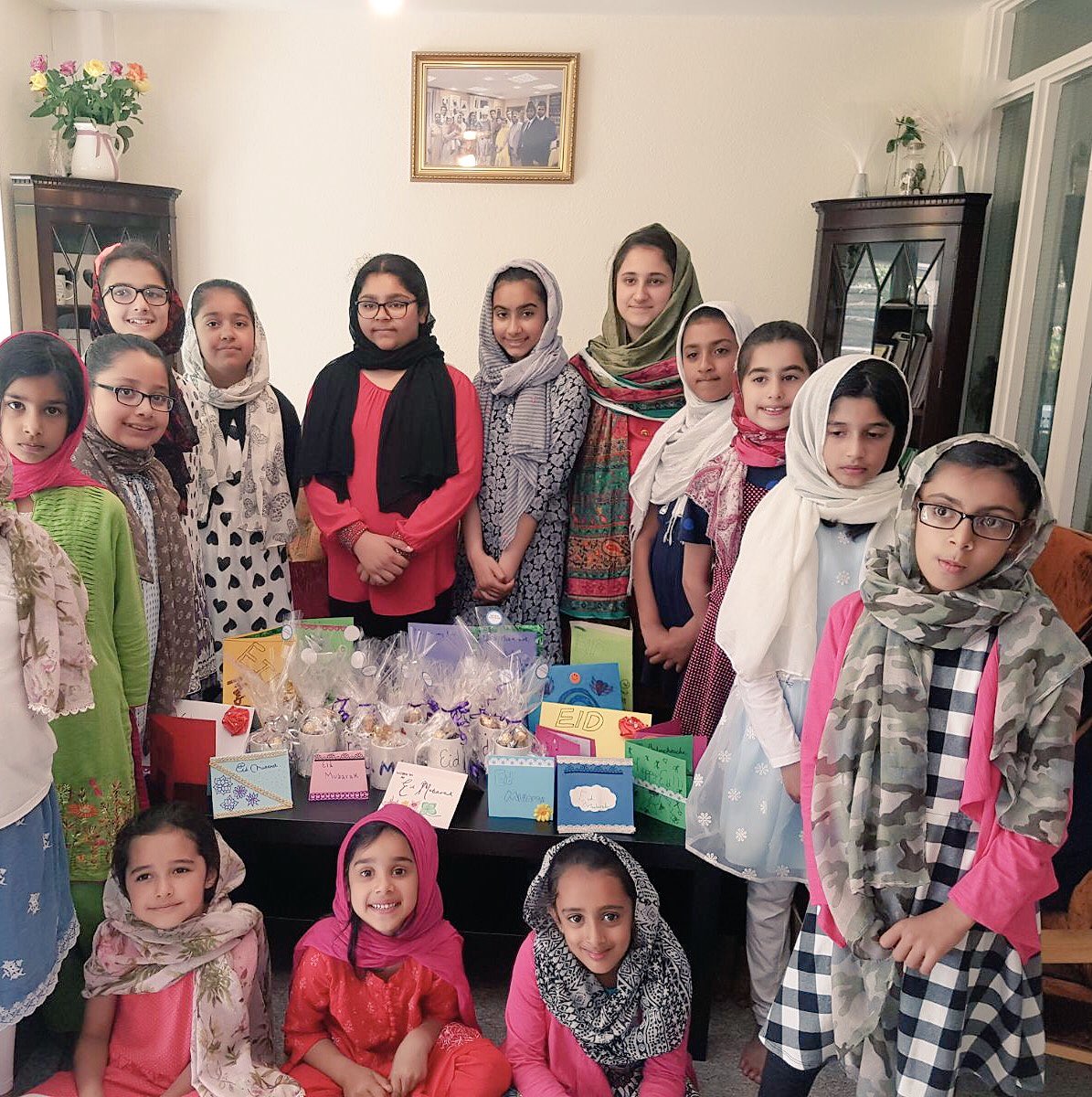 LajnaSouth's tweet photo. Nasirat from Selsdon made #Eid cards and decorated mugs for their teachers as Eid Gifts #EidMubarak #LoveForAllHatredForNone #Ahmadiyya https://t.co/BB7SiE6vWI