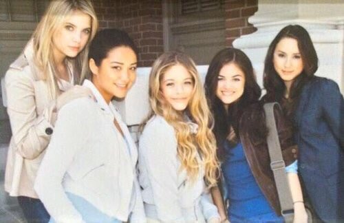 halewhos's tweet image. eu não foi sofrer sozinha #PLLGoodbye #PLLForever #PLLEndGame