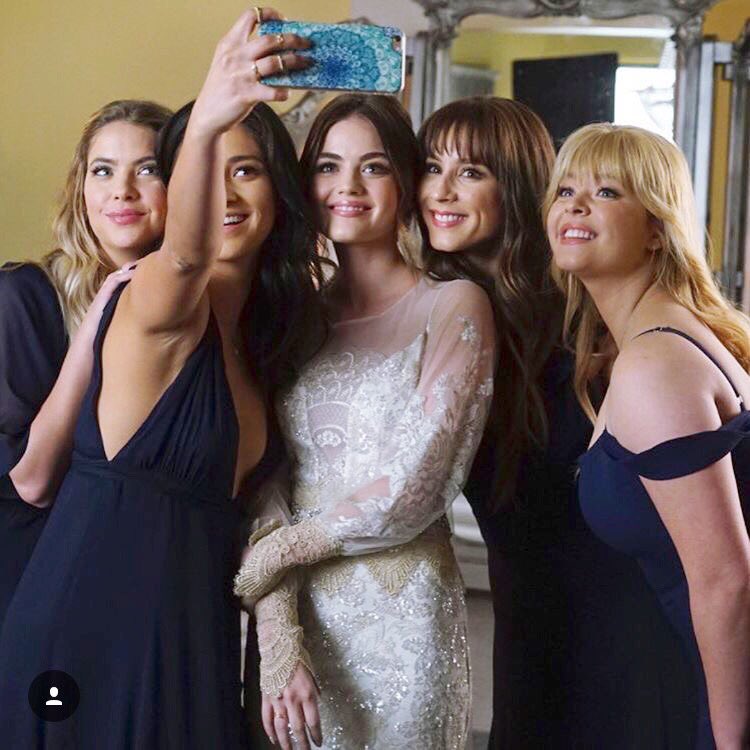 halewhos's tweet image. eu não foi sofrer sozinha #PLLGoodbye #PLLForever #PLLEndGame