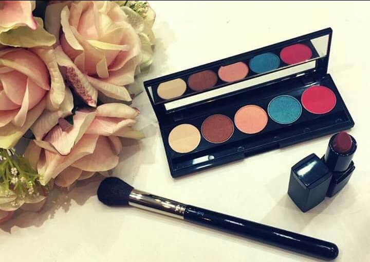 PlanaInfo_GT's tweet photo. Si te gusta el maquillaje, quédate atento de nosotros, pronto te traeremos una excelente #PromoGT cortesía de nuestro patrocinador https://t.co/5aiGxS4pon