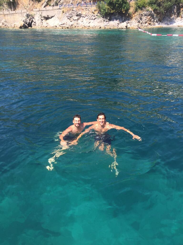 Tomovic's tweet image. Relax con il mio amico savić 🌊🌞💪🏻