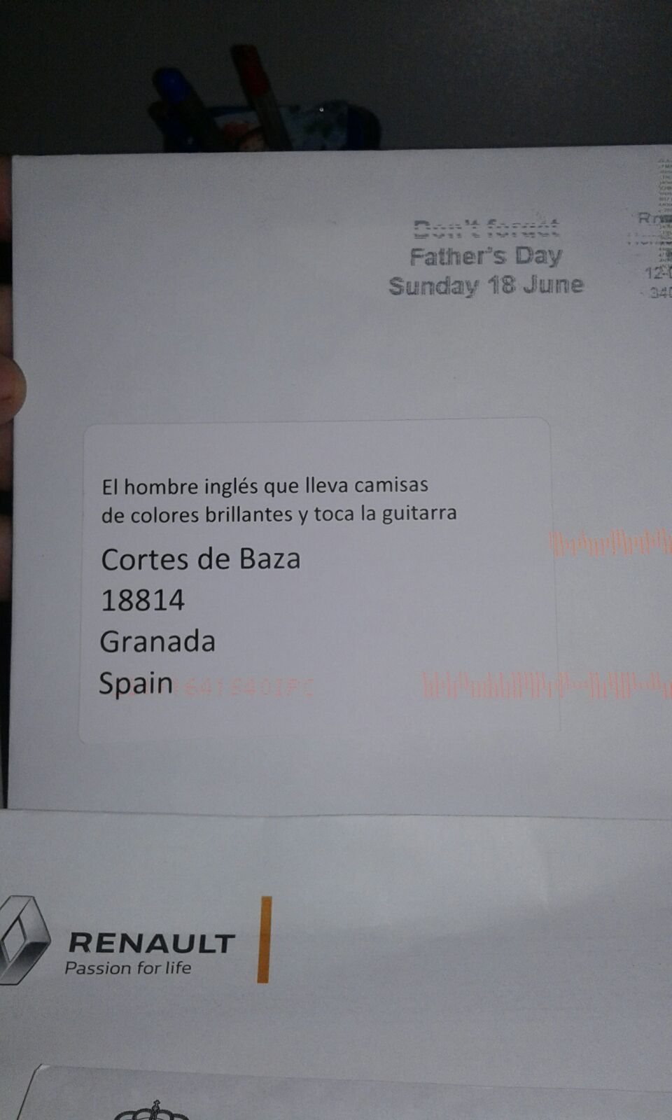 Correos El Hombre Ingles Que Lleva Camisas De Colores Brillantes Y Toca La Guitarra Nada Es Imposible Para Nuestros Carteros T Co Tuseem6cnr Twitter