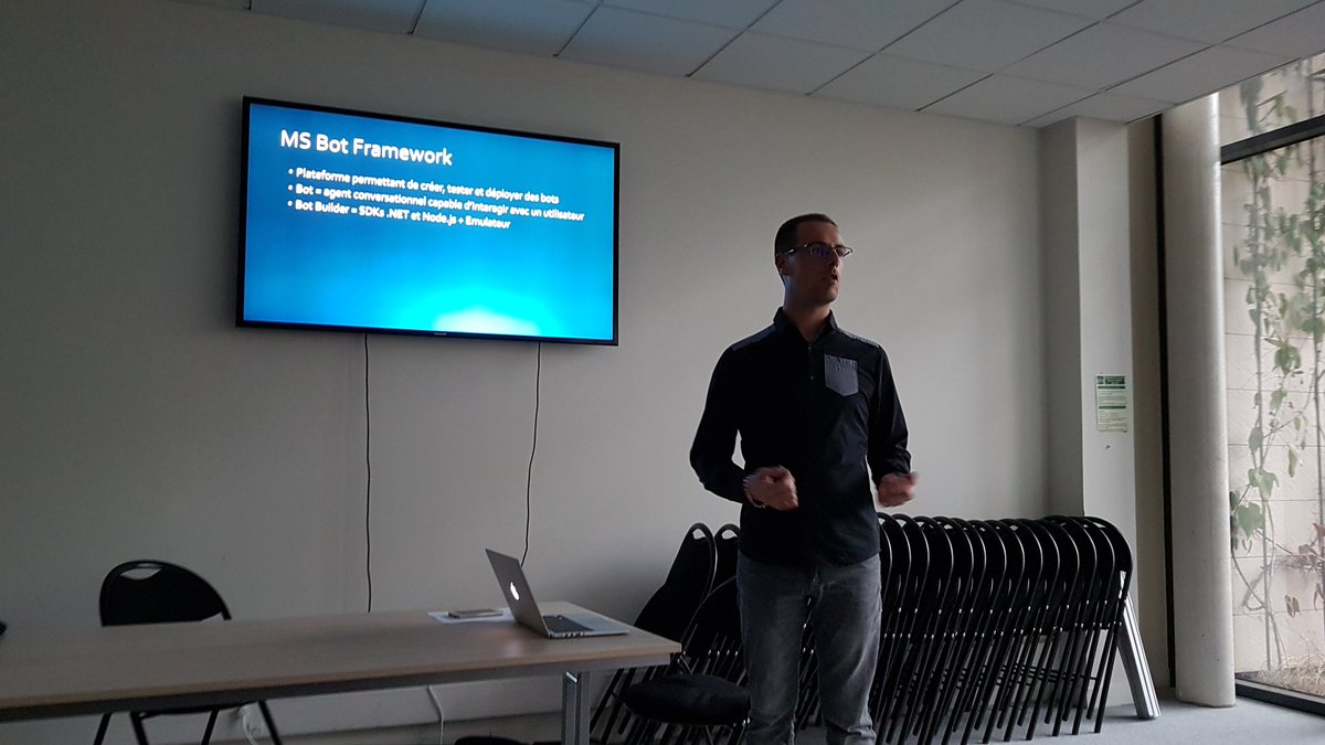 codeursenseine's tweet photo. @GregoryLefevre nous explique tout sur les bot Microsoft https://t.co/f1E42EFkgC