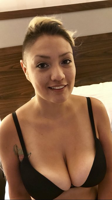 Getting ready for my day here in Vegas!!  Let's do this! 🎉🍺🍸💵 https://t.co/MOFCR5CPlG<a href="/tag/mvsales"class="tags"><span>#mvsales</span></a>