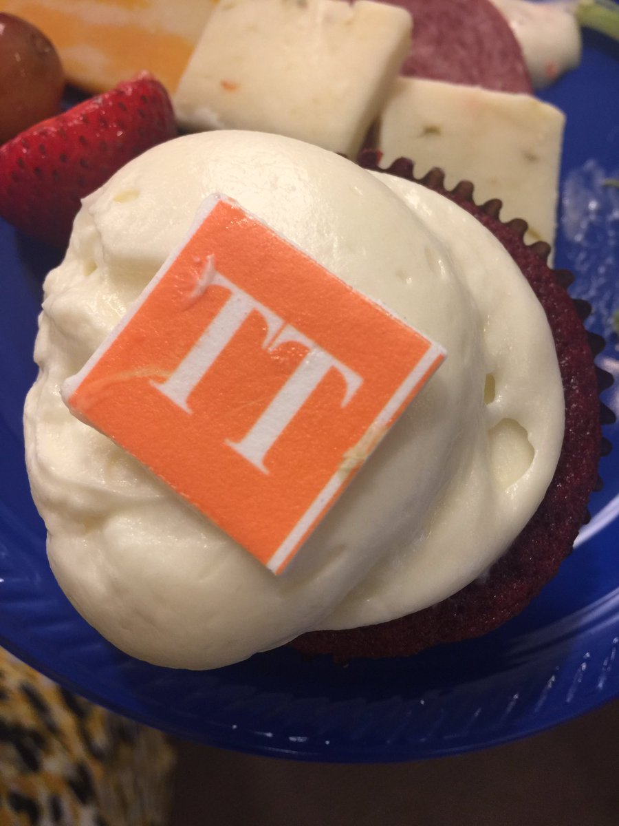 hode1907's tweet photo. #orangepower #websitelaunchparty #ttnews👍🏼👏🏼 @TransportTopics redvelvetcupcake 👌@TRUCKINGdotORG https://t.co/Kw0YVFH43k