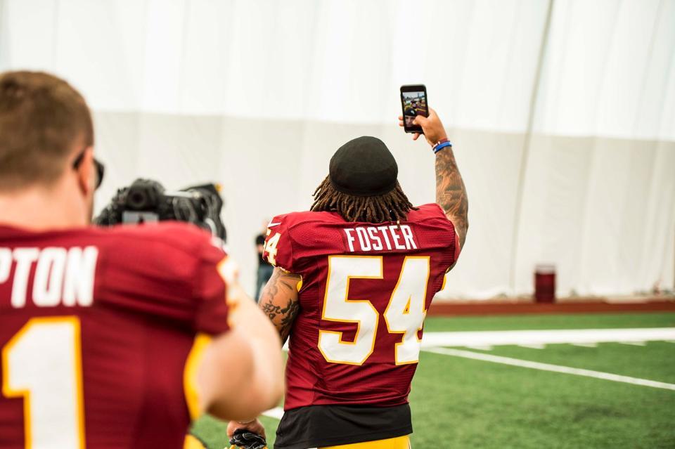 .@Mason_Foster’s 2017 #Redskins photo shoot ft. a cameo by @_willcompton. #HTTR  📷: redsk.in/2rY6ylE https://t.co/JN9wqeT533