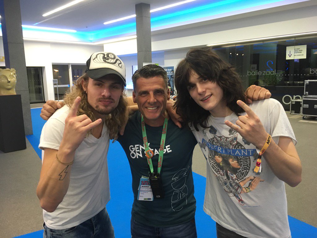 Tyler bryant &amp; the shakedown . Amazing  good . Great gig