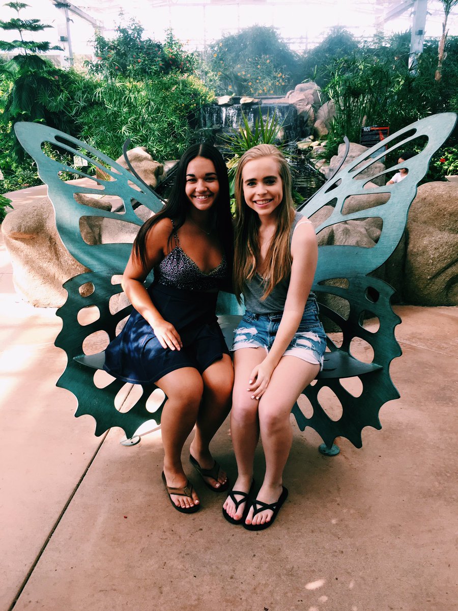 ashyy's tweet photo. .@bridgetjonessss will take you on the nicest dates 🦋 https://t.co/Qc4YA9ywJq