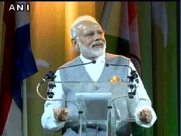 girishalva's tweet image. “Did Sun (referring to Solar Energy) appear only after I became PM? I could see it earlier but previous govts could not"
#ModiInNetherlands