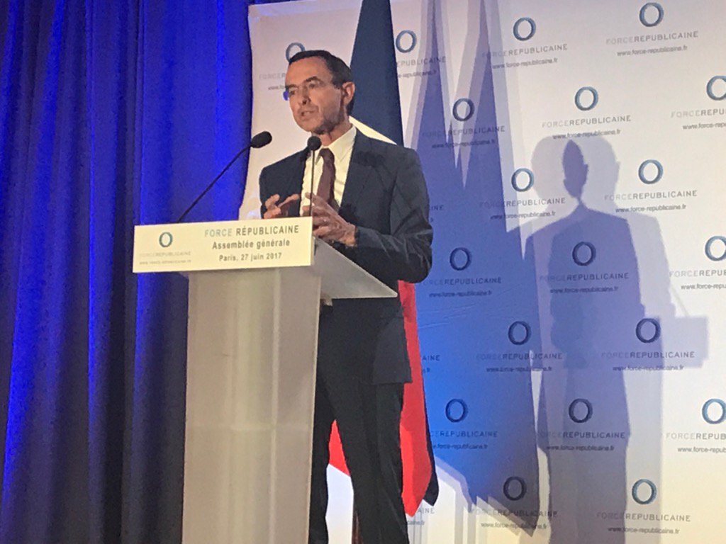 sophieprimas's tweet photo. Avec @BrunoRetailleau à l AGE de Force Républicaine. Nous devons refonder le socle des valeurs de droite. Au travail. https://t.co/8TONUka0F7