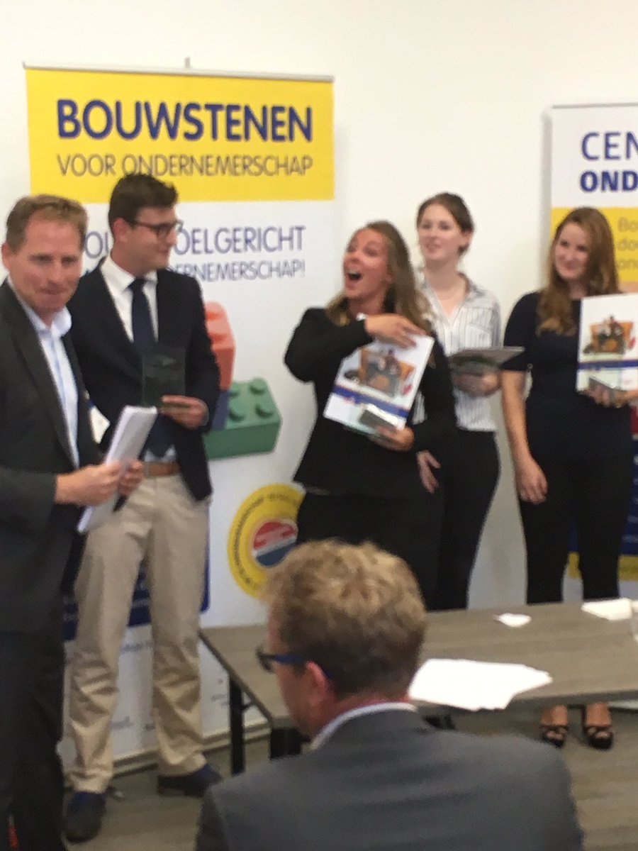 RoyvdRoest's tweet photo. De winnaar van het ondernemersplan van het jaar @ROCHorizon is.... Cynthia Hoefsmit met Wijnbar Toja! Een wijnbar in Mexicaanse sfeer https://t.co/icIEVd9c50