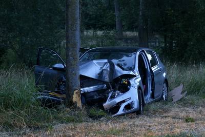 bdmeierij's tweet photo. Politie zoekt 'baldadige jongeren' na ongeluk door keien in Schijndel, slachtoffer nog altijd zwaargewond https://t.co/9Bz3r1SB7p https://t.co/wUXUXcFLtU