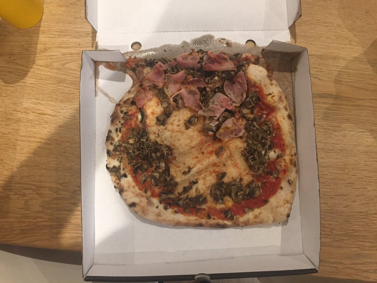 becciedmondson's tweet photo. Just had my first @UberEATS exp. Fair to say, it was not all I was hoping for. Wet box = wet pizza = lost toppings 😫 https://t.co/KAaFJVL9Ea