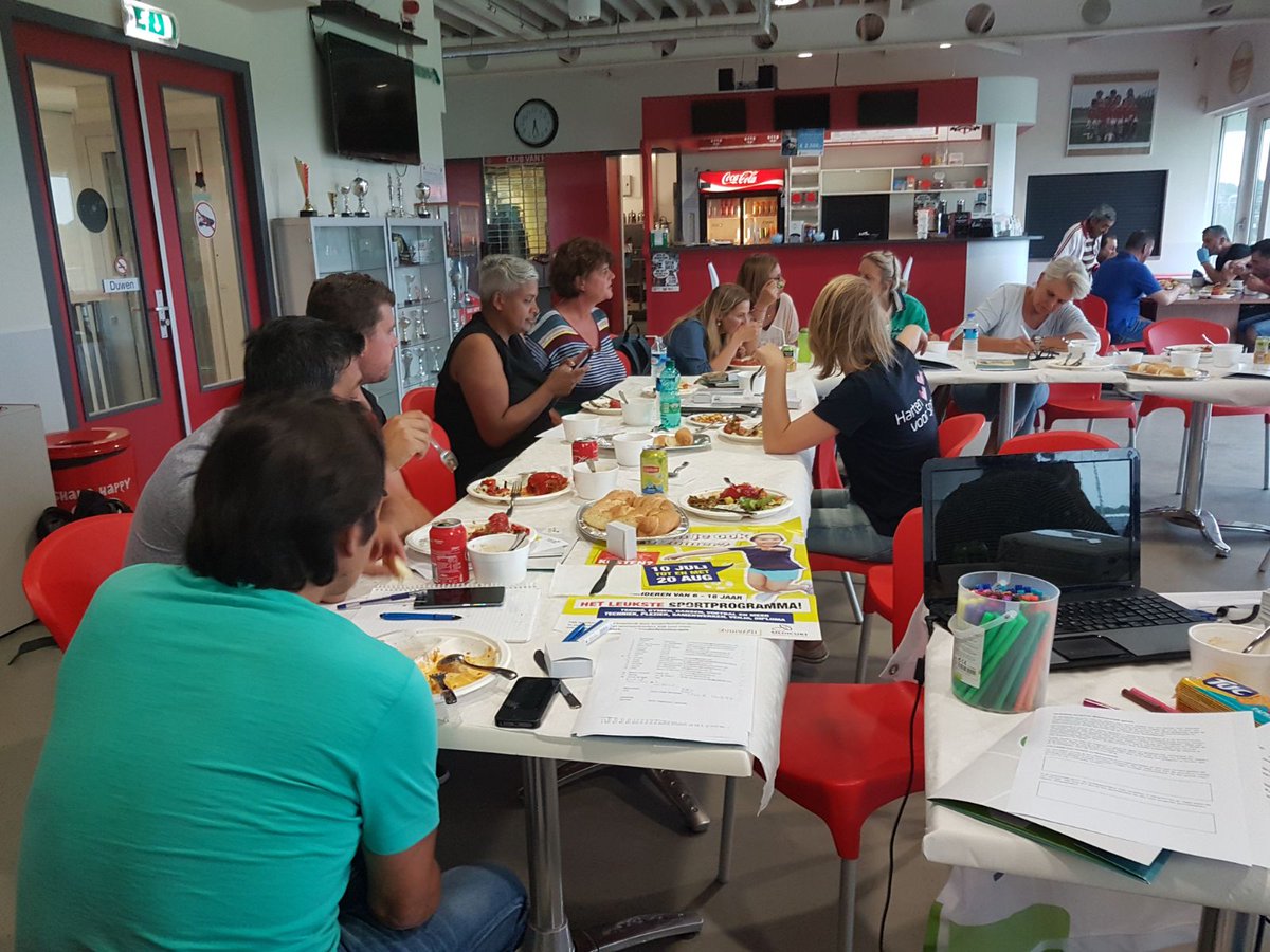 Veel mooie samenwerkingen zien ontstaan bij de WijkSportBijeenkomst VDM  en LR  @HvSRosalie <a href="/svnieuwutrecht/">SV Nieuw Utrecht</a>  #hartenvoorsport #goodenergie
