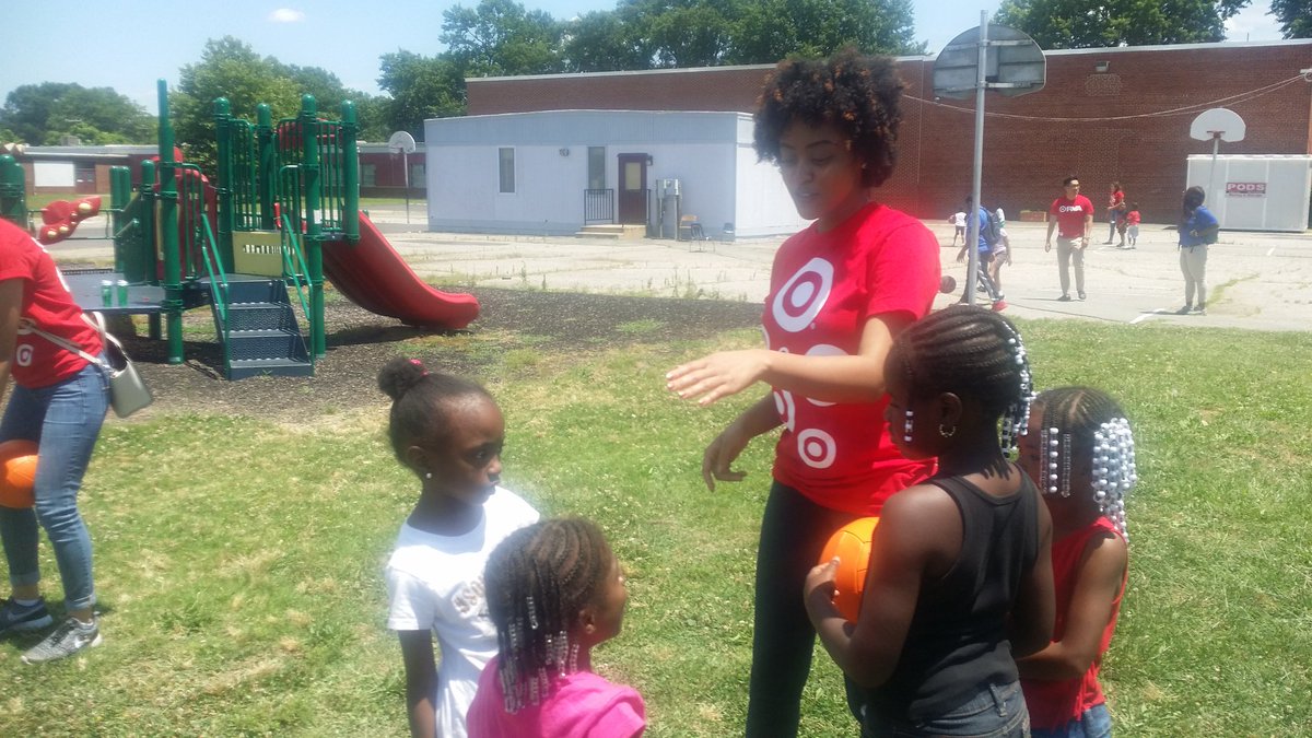 DavidWyantHires's tweet photo. 15- It's about community. #WorkSomewhereYouLove @wangawoman #TGTInterns2017 #ymca #volunteer @Target @JerryISiegel @NestorAndino @Jinder14 https://t.co/Tt3POqUVMd