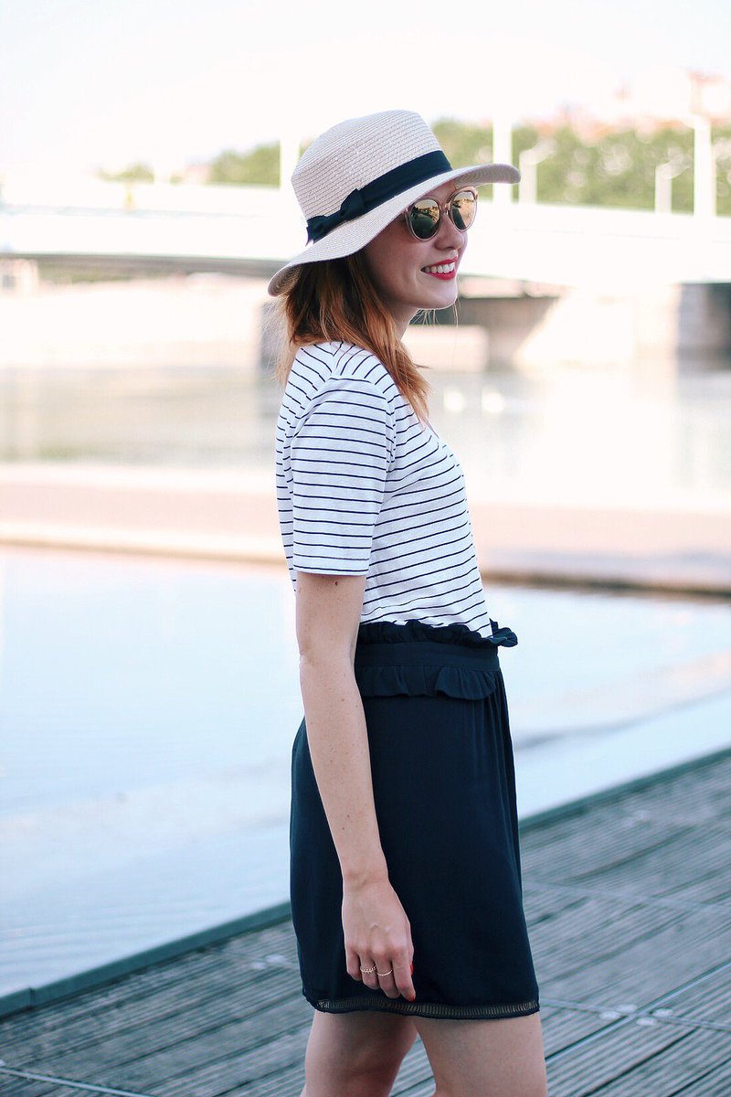 RousseToujours's tweet photo. -BLOG- Look aux allures marines (lien dans ma bio) ⚓️ #princessetamtam #lapetitefrançaise #carven #krys https://t.co/8VnFwu2w9L