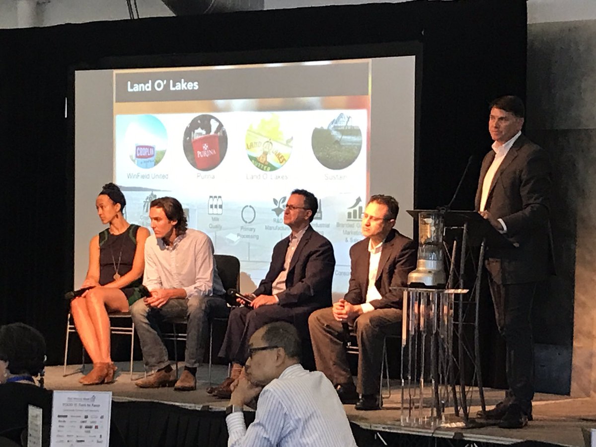 Mixingbowlhub's tweet image. Lots of interesting two way exchanges between the #FOODIT audience and speakers