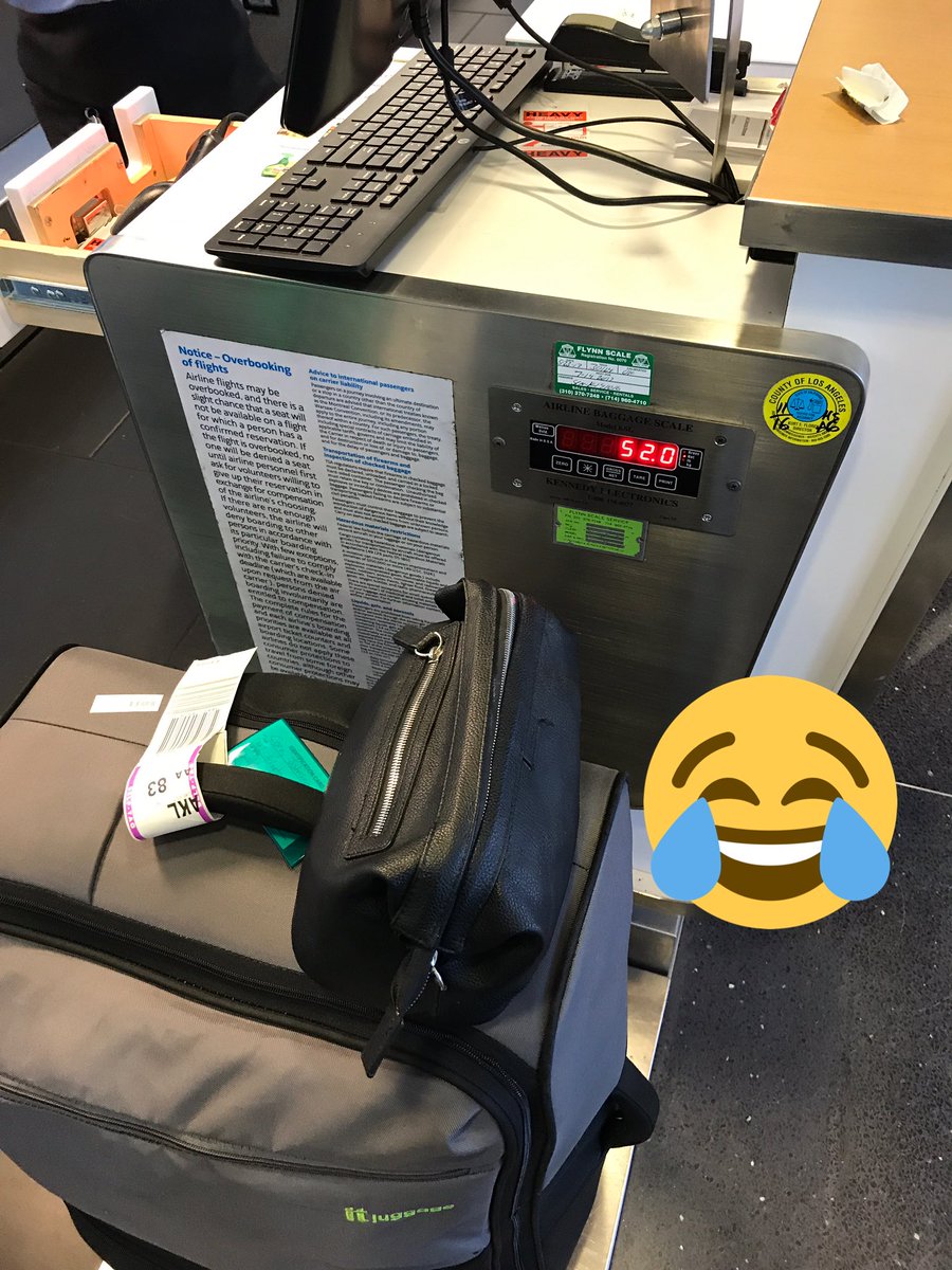 seajay09's tweet photo. #americanairlines forcing me to check a 2nd free bag cause was 2 pound over #ridiculous  #unitedflewitnoprob #jokesonu #theyrelookingforabox https://t.co/mh1w1bFXju