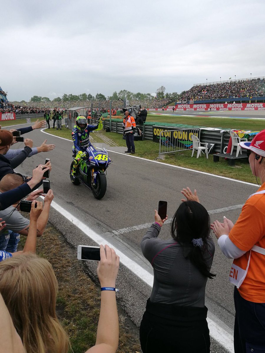 MonicavanZeijl's tweet photo. #MotoGP it's a wrap! 200 #hospitality #crew #gastvrij voor #TTassen bezoekers! @albron_FS #teuben #edens @RandstadNL @Randstad_hosp πͺπ»ππ»ππ»ππ» https://t.co/aayTzN5iFB