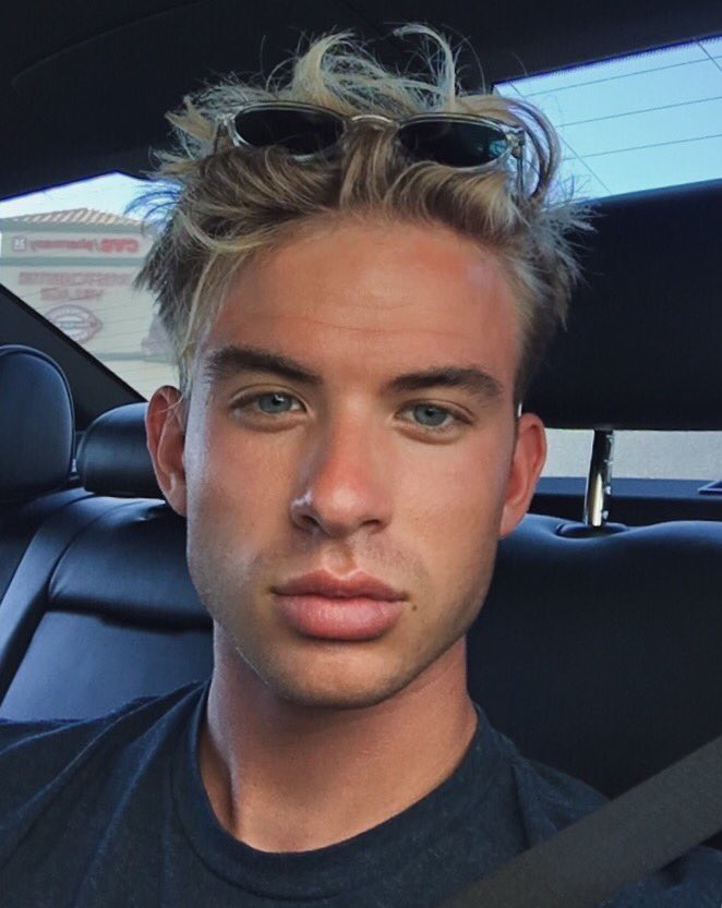 AaronRhodes's tweet image. ☀️💋