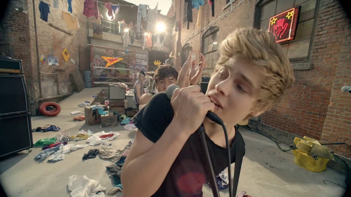 Hits93Toronto's tweet photo. 5SOS's debut album 5 Seconds of Summer is three (3) years young–join us at 7:00 p.m. EST as we play it in full. #3YearsOf5SOSDebutAlbum https://t.co/UDo7NcK65X