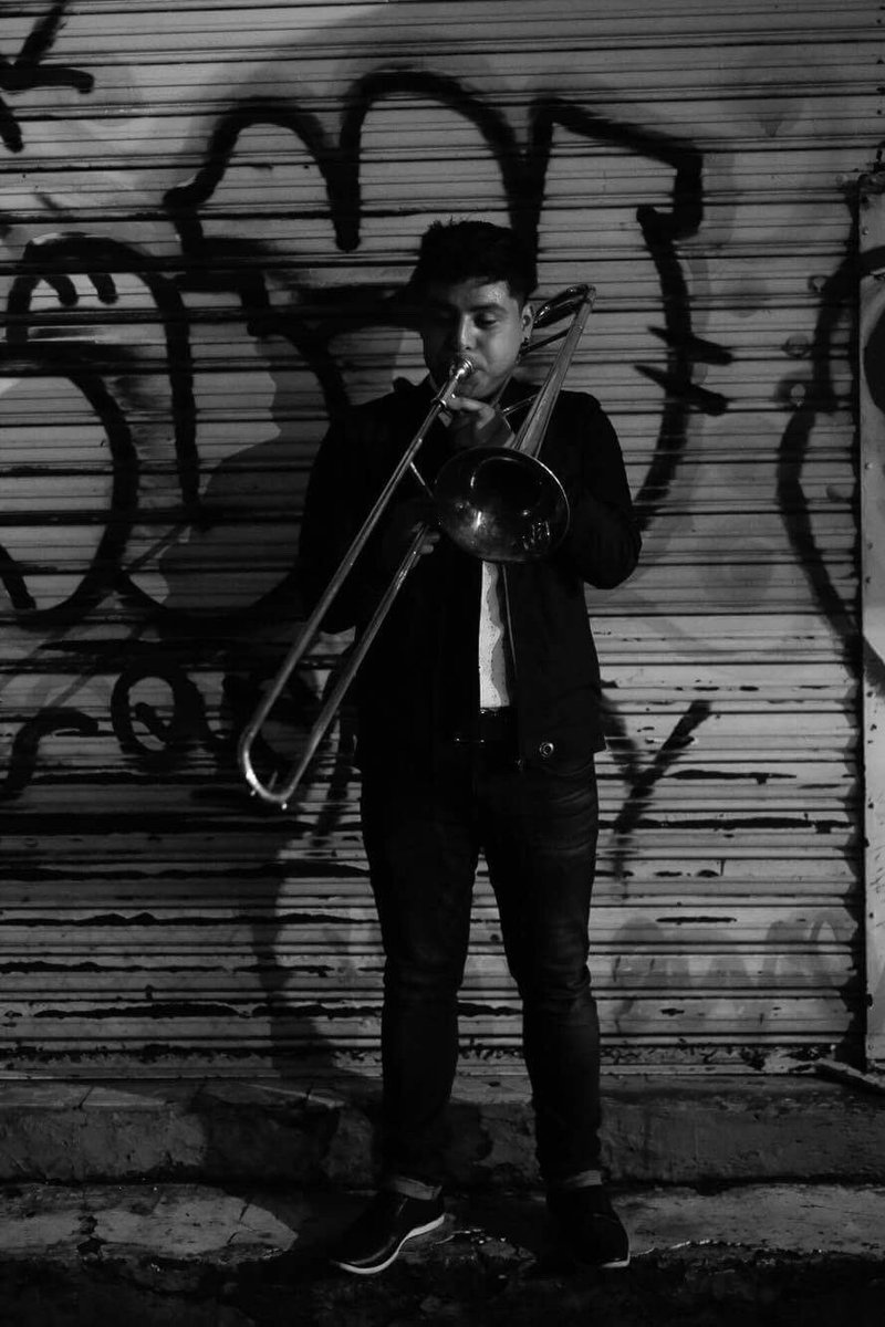 contrajazzymas's tweet photo. @Lordoberman documentando lo qué pasa en los #lunes de #jamsession de #Pizza #Jazz #Café (p2). https://t.co/4PDgNdJfmM