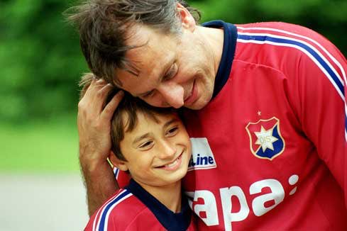 PontusForslund's tweet photo. Michael Nyqvist ❤️💙 1960-2017 https://t.co/iv59WmzRlQ