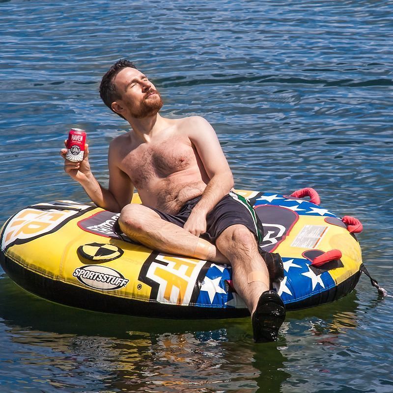 MeadDrinkr's tweet photo. Relaxing on Seneca Lake, NY with @meridianhive #mead. #DrinkMead #Meadcast #vacation https://t.co/quTQF5O5e9